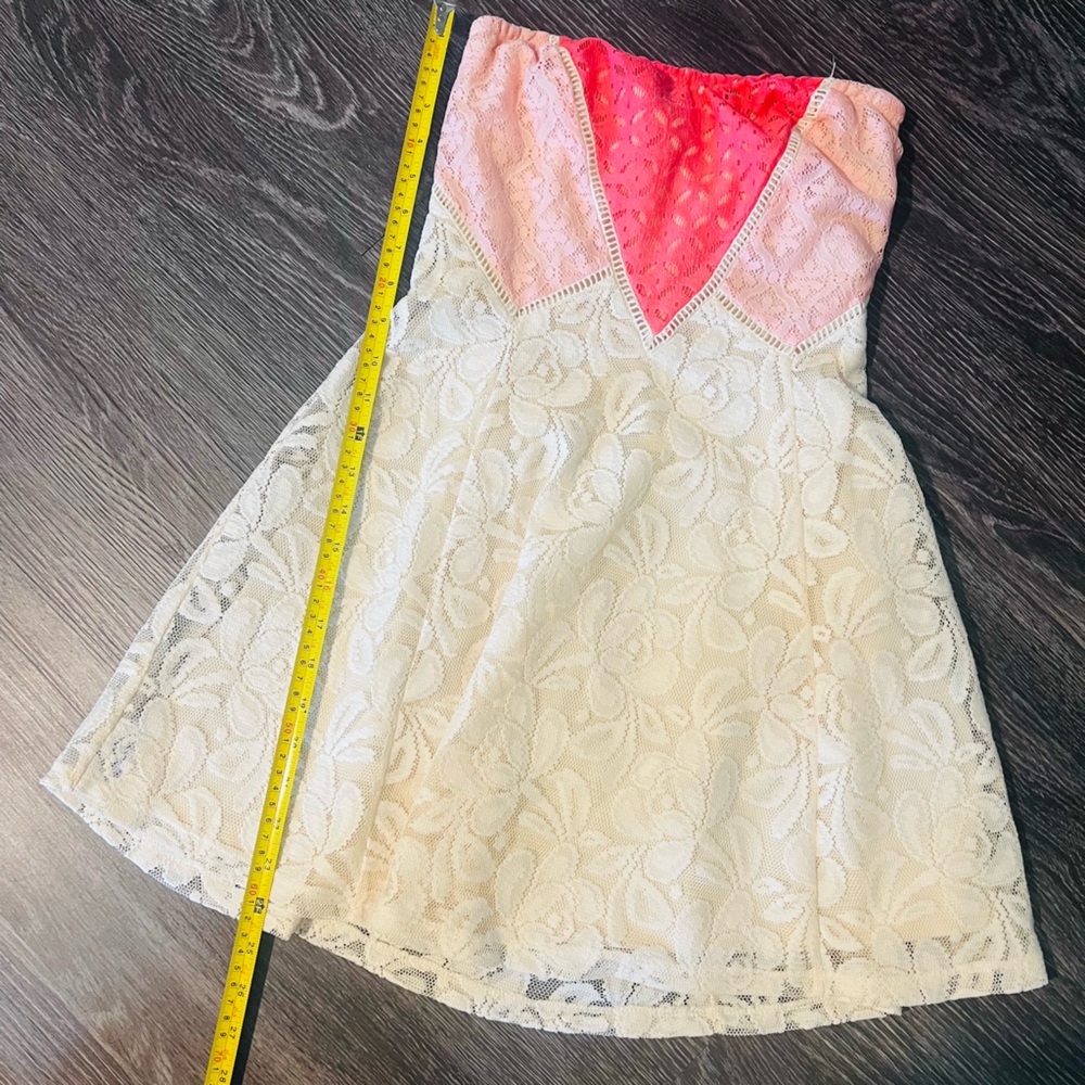 NWOT - - Bright Lace Strapless Dress - Small